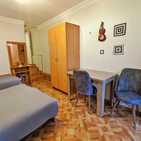 Paata'S Guesthouse Borjomi Exterior photo